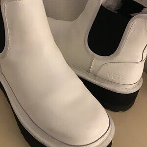 Uggs women white leather mini platform boots US 7.5
